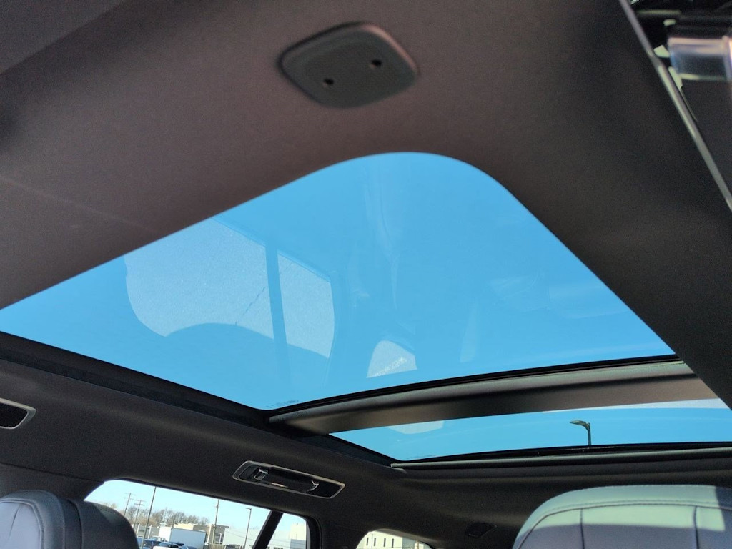 Thumbnail: 2025 Land Rover Range Rover - 27