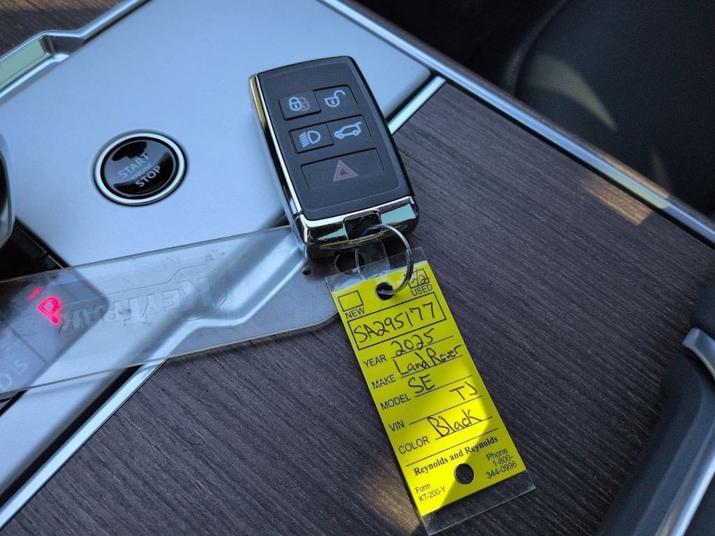 Thumbnail: 2025 Land Rover Range Rover - 18