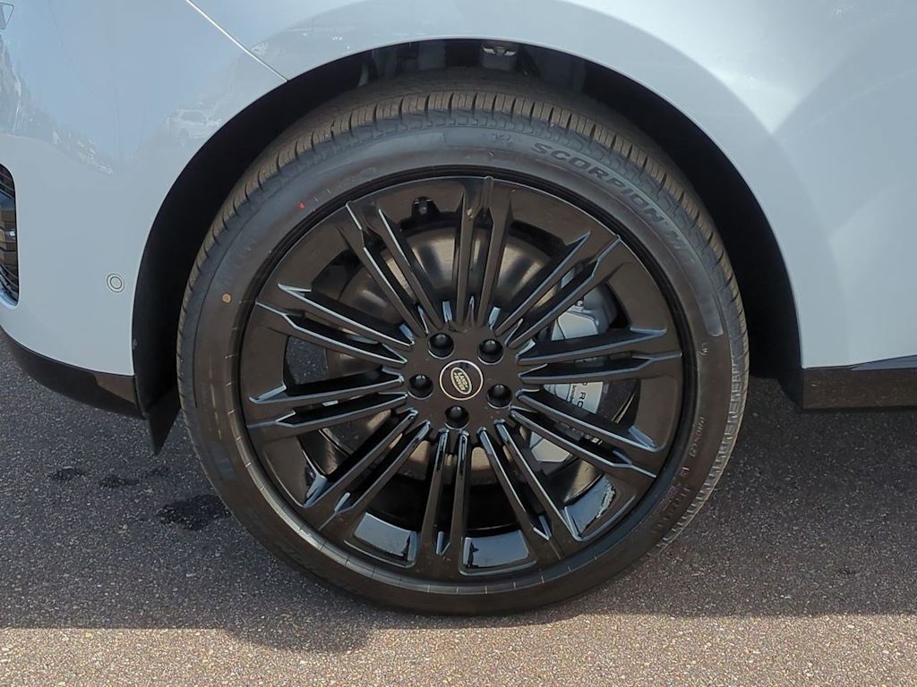 Thumbnail: 2025 Land Rover Range Rover - 7