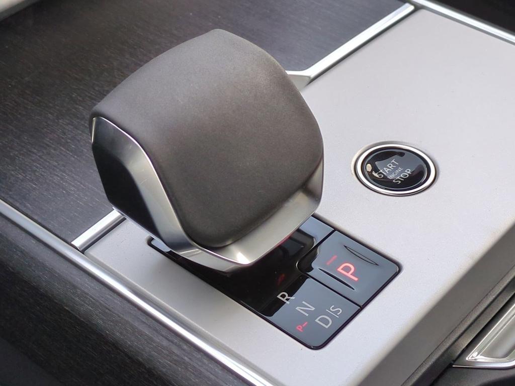 Thumbnail: 2025 Land Rover Range Rover - 36