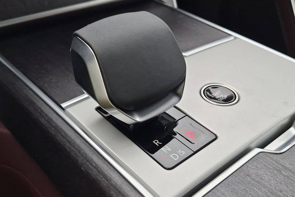 Thumbnail: 2026 Land Rover Range Rover - 16