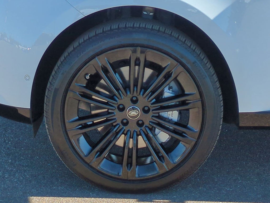 Thumbnail: 2025 Land Rover Range Rover - 7