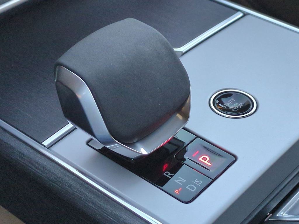 Thumbnail: 2025 Land Rover Range Rover - 35