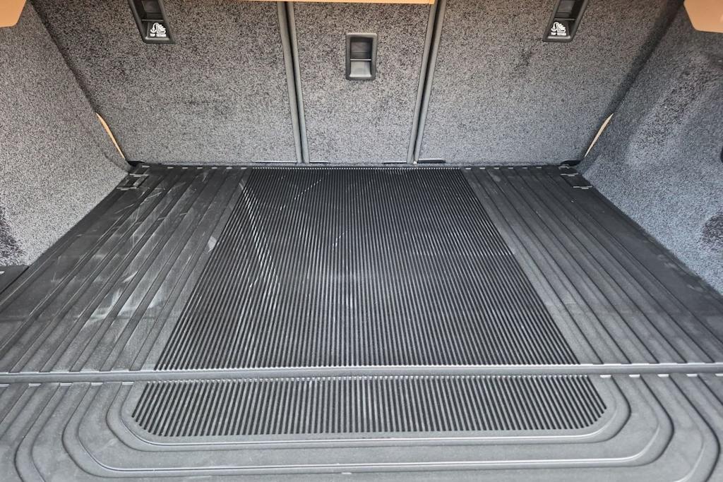 Thumbnail: 2026 Land Rover Range Rover - 17