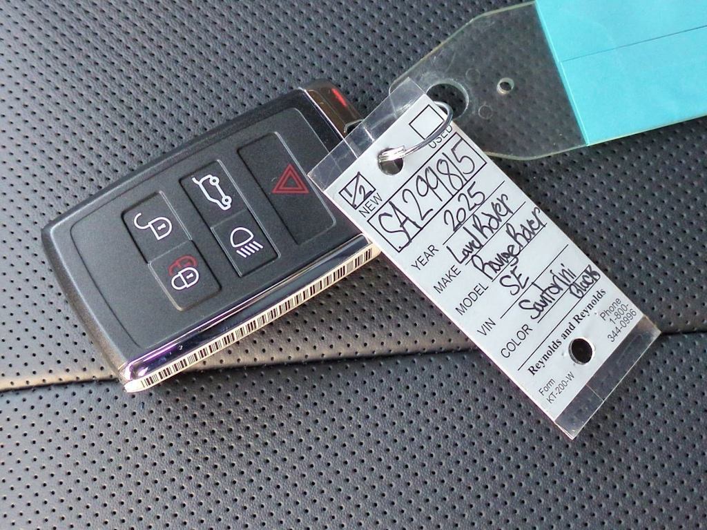 Thumbnail: 2025 Land Rover Range Rover - 17