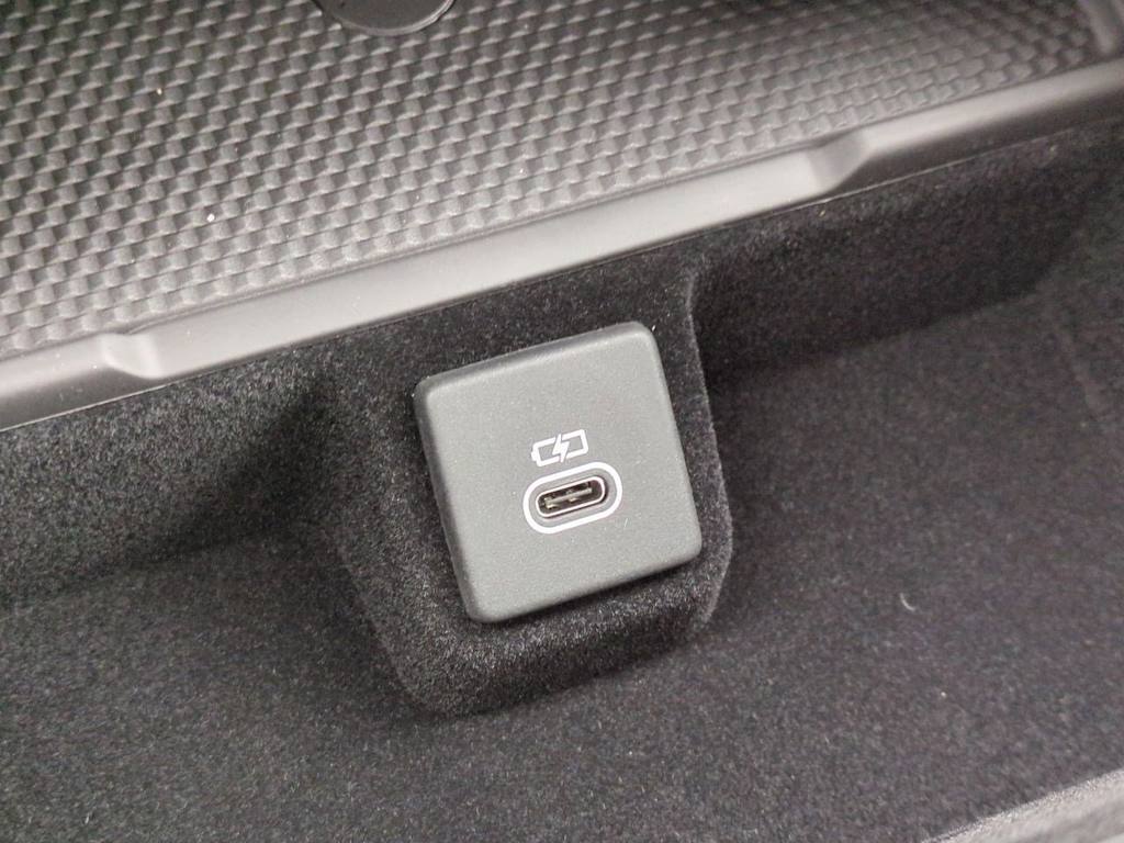 Thumbnail: 2025 Land Rover Range Rover - 35