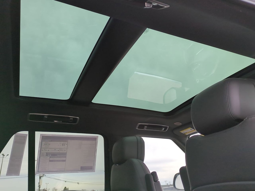 Thumbnail: 2025 Land Rover Range Rover - 29