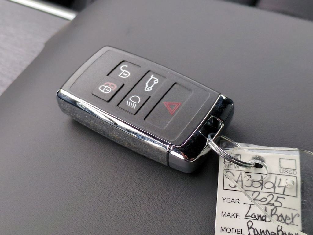 Thumbnail: 2025 Land Rover Range Rover - 17