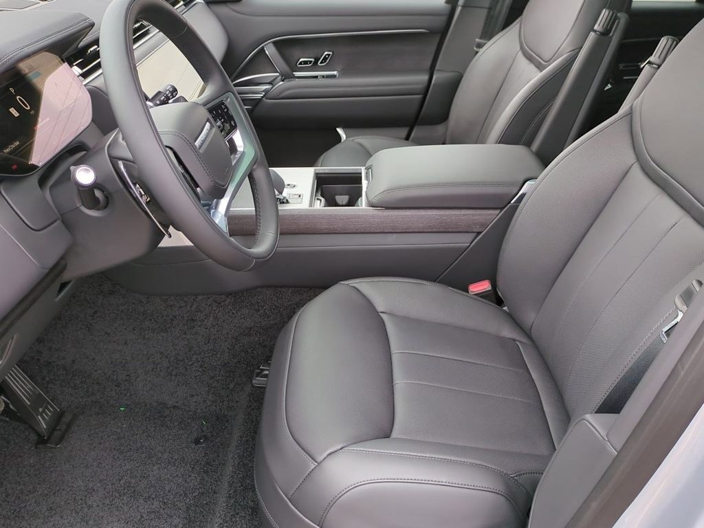 Thumbnail: 2025 Land Rover Range Rover - 11