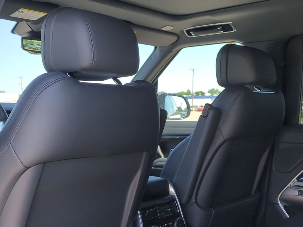 Thumbnail: 2025 Land Rover Range Rover - 17