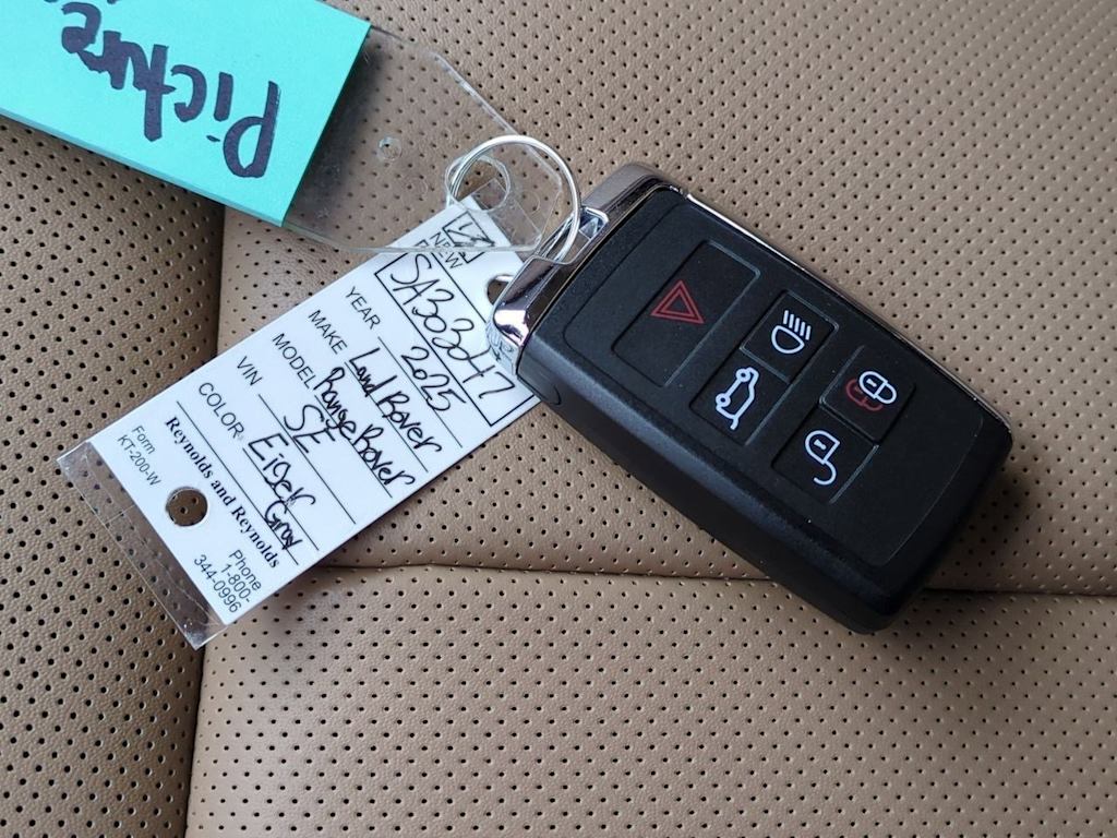 Thumbnail: 2025 Land Rover Range Rover - 17