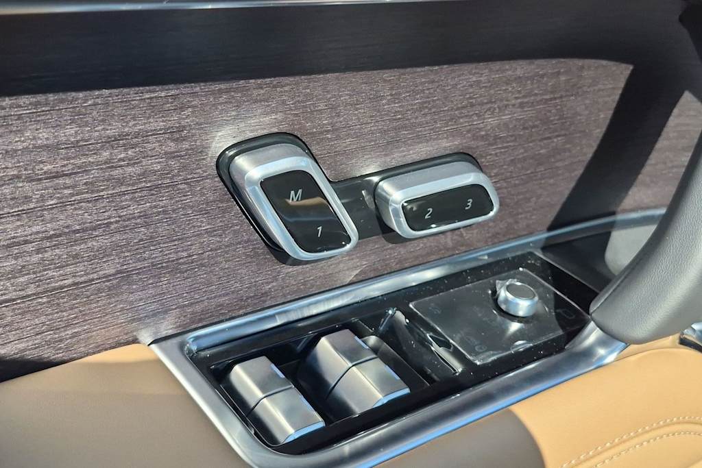 Thumbnail: 2026 Land Rover Range Rover - 24