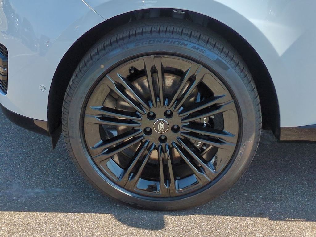 Thumbnail: 2025 Land Rover Range Rover - 7