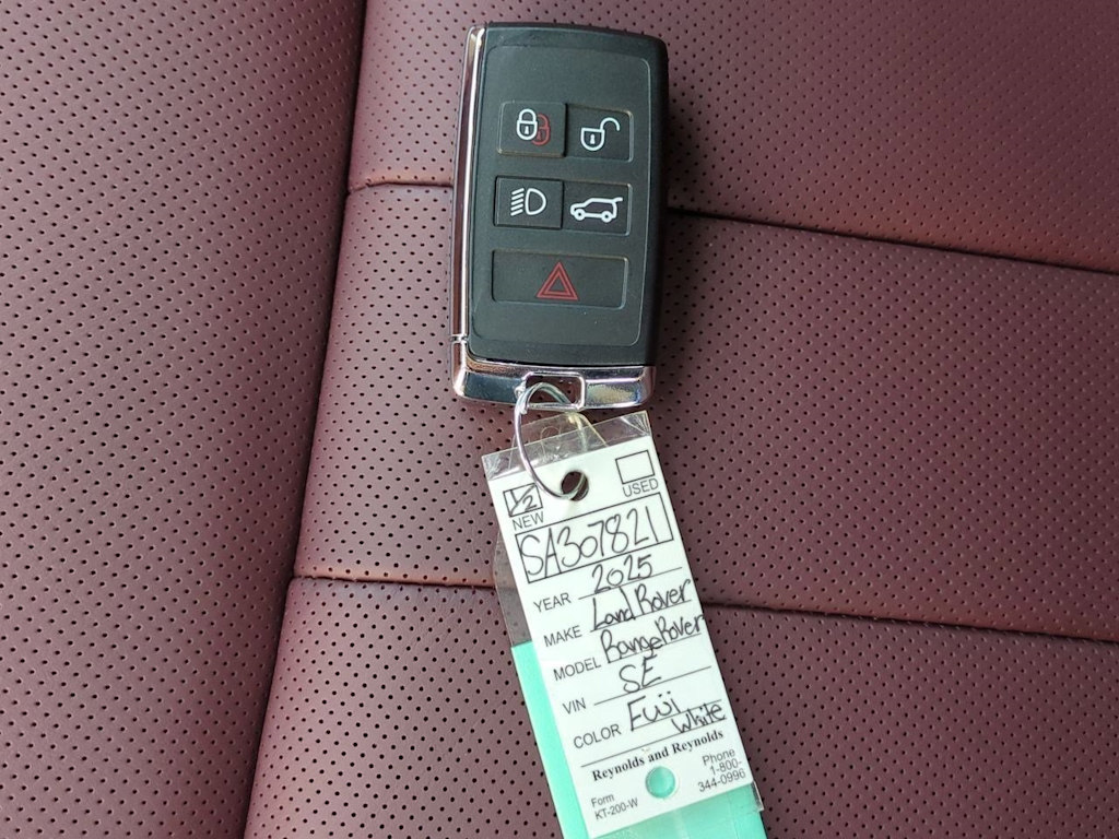 Thumbnail: 2025 Land Rover Range Rover - 16