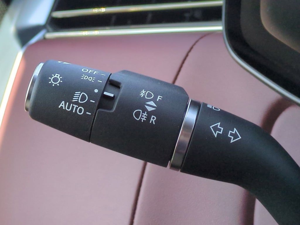 Thumbnail: 2025 Land Rover Range Rover - 32