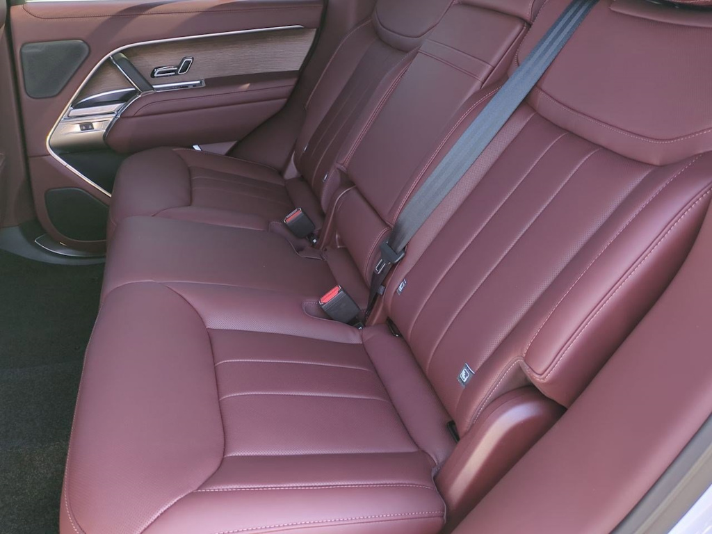 Thumbnail: 2025 Land Rover Range Rover - 26