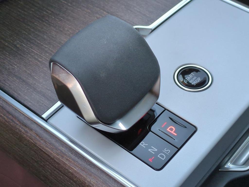 Thumbnail: 2025 Land Rover Range Rover - 36