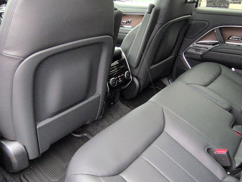 Thumbnail: 2026 Land Rover Range Rover - 13