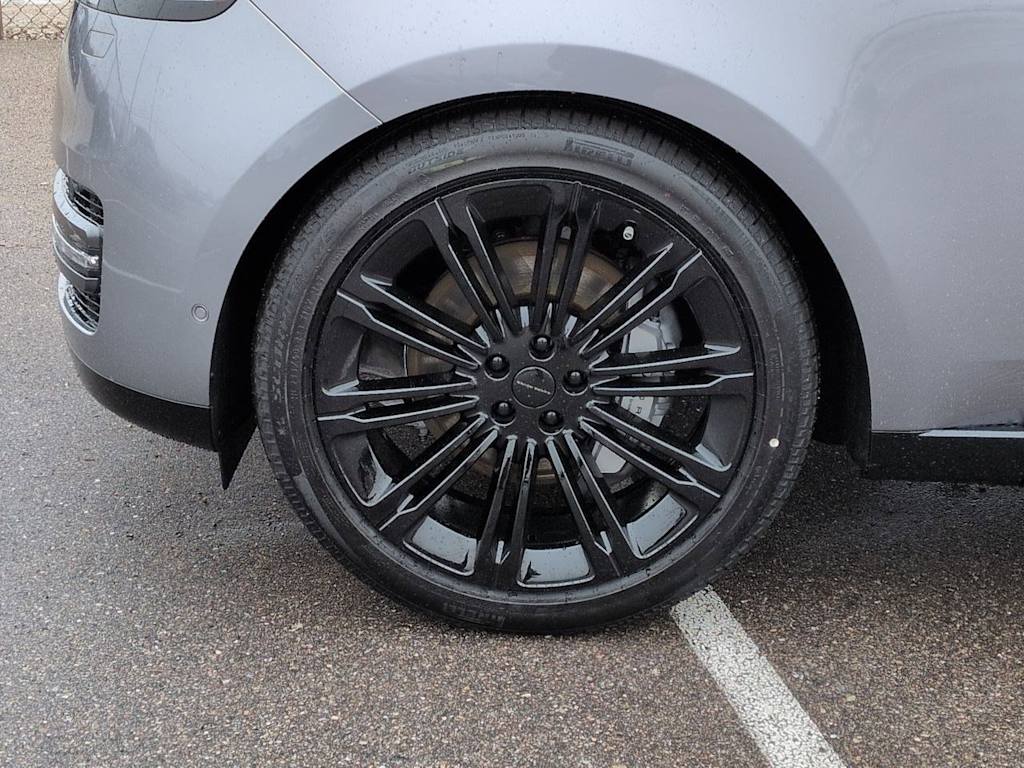 Thumbnail: 2026 Land Rover Range Rover - 8