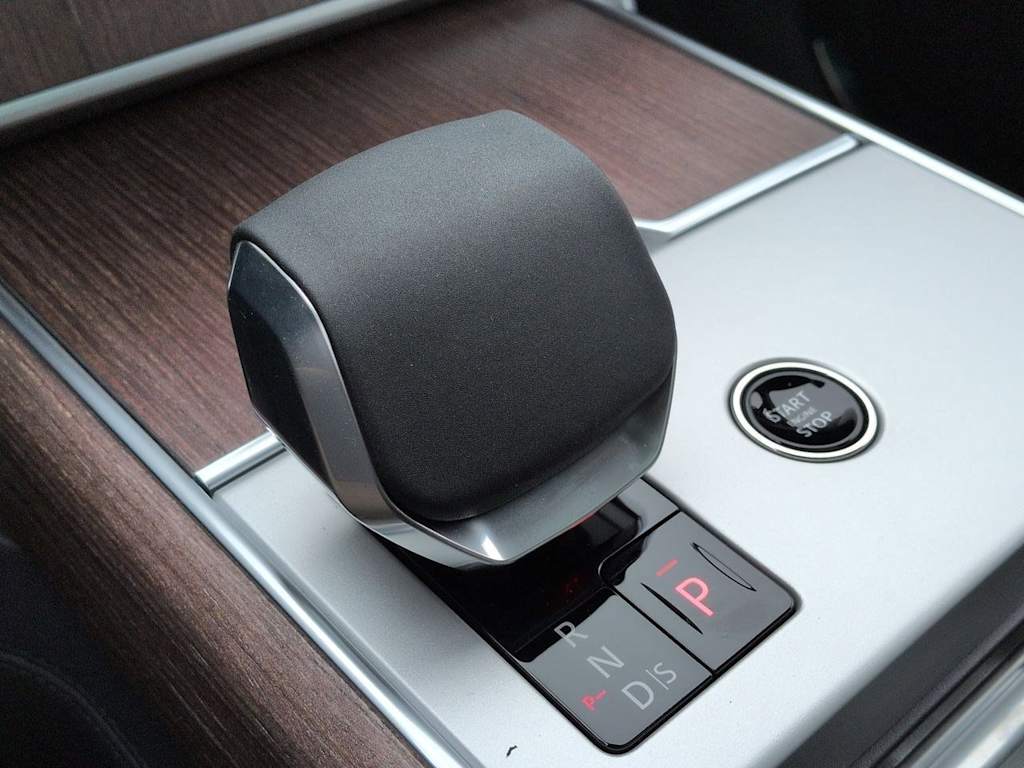 Thumbnail: 2026 Land Rover Range Rover - 35