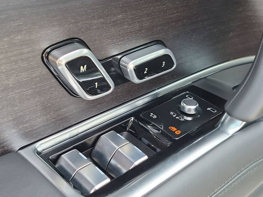 Thumbnail: 2026 Land Rover Range Rover - 17