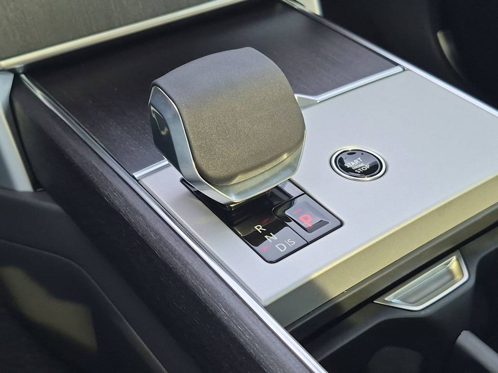 Thumbnail: 2026 Land Rover Range Rover - 28
