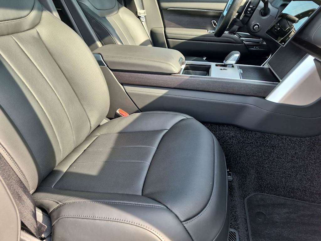 Thumbnail: 2026 Land Rover Range Rover - 21