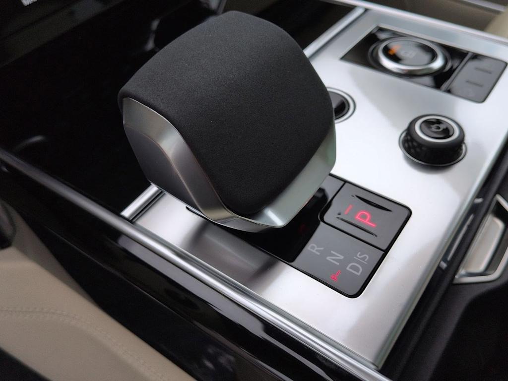 Thumbnail: 2023 Land Rover Range Rover - 37