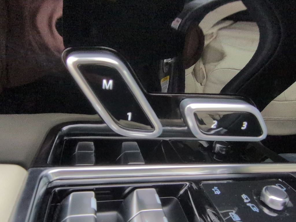 Thumbnail: 2023 Land Rover Range Rover - 16