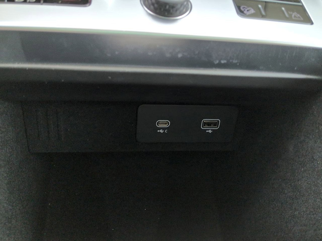 Thumbnail: 2023 Land Rover Range Rover - 36