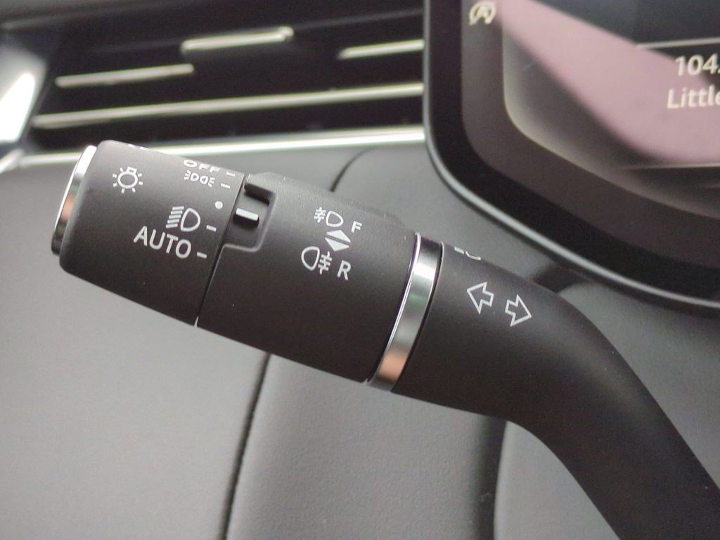 Thumbnail: 2025 Land Rover Range Rover - 30