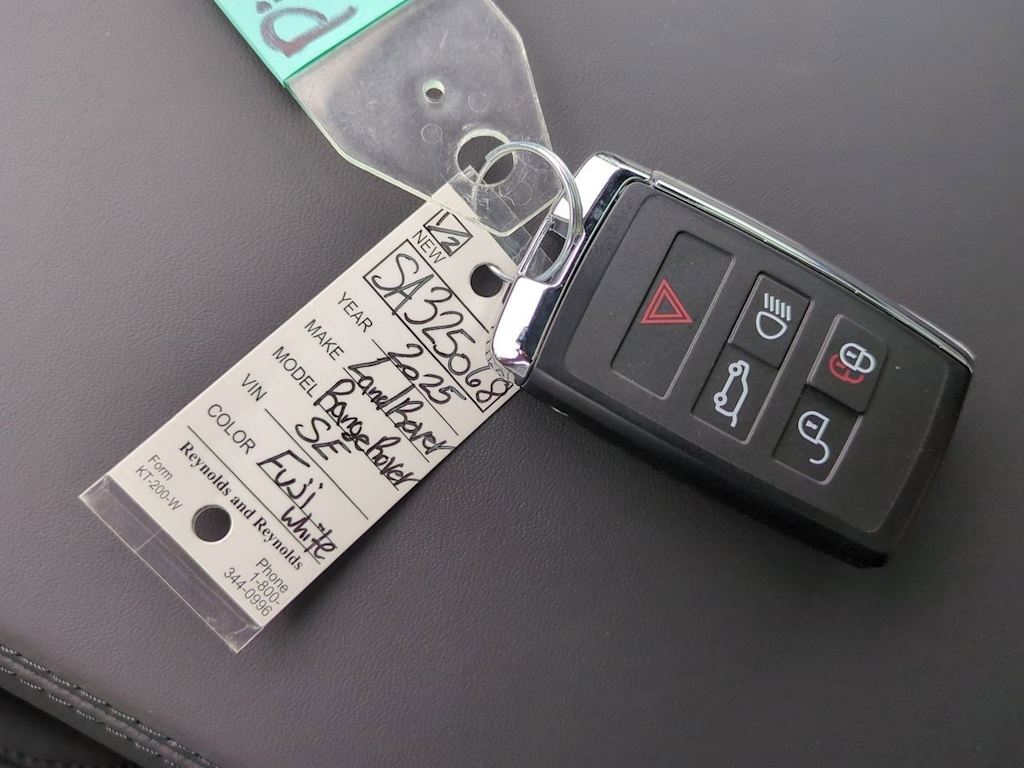 Thumbnail: 2025 Land Rover Range Rover - 36