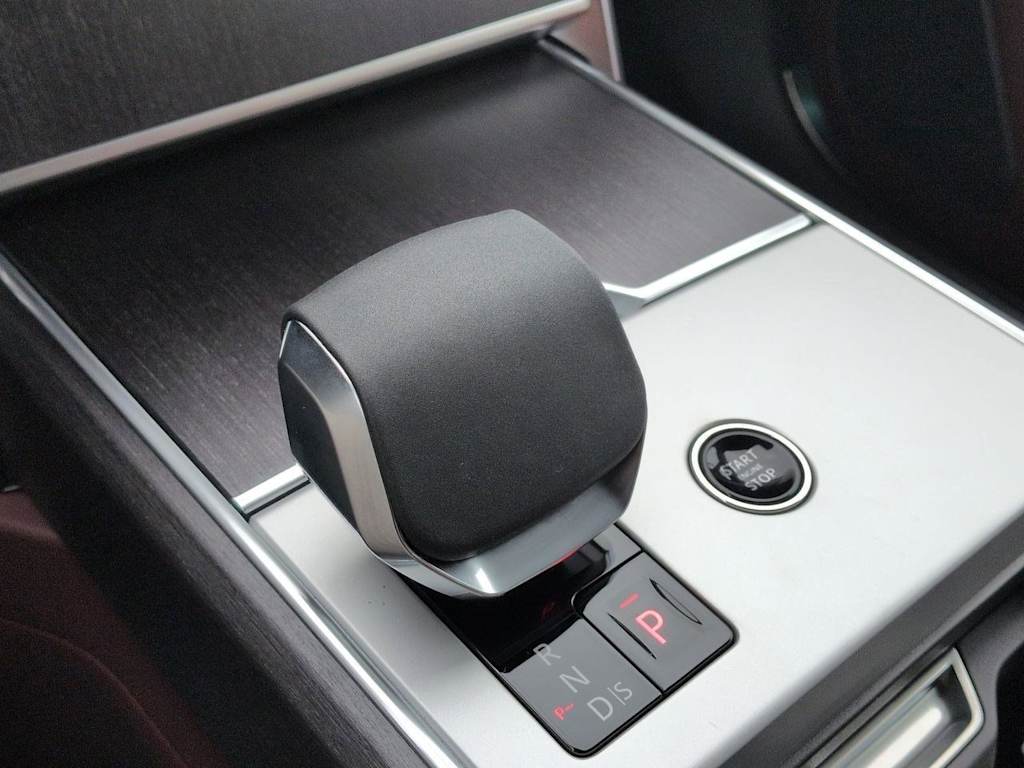 Thumbnail: 2026 Land Rover Range Rover - 16