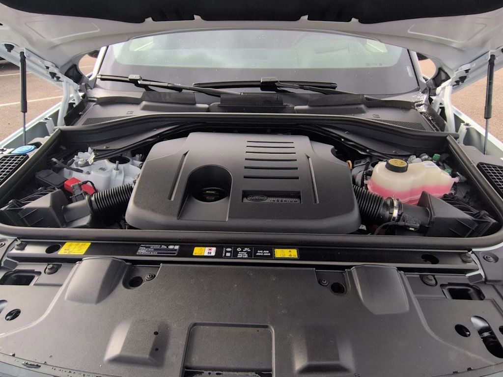 Thumbnail: 2026 Land Rover Range Rover - 9