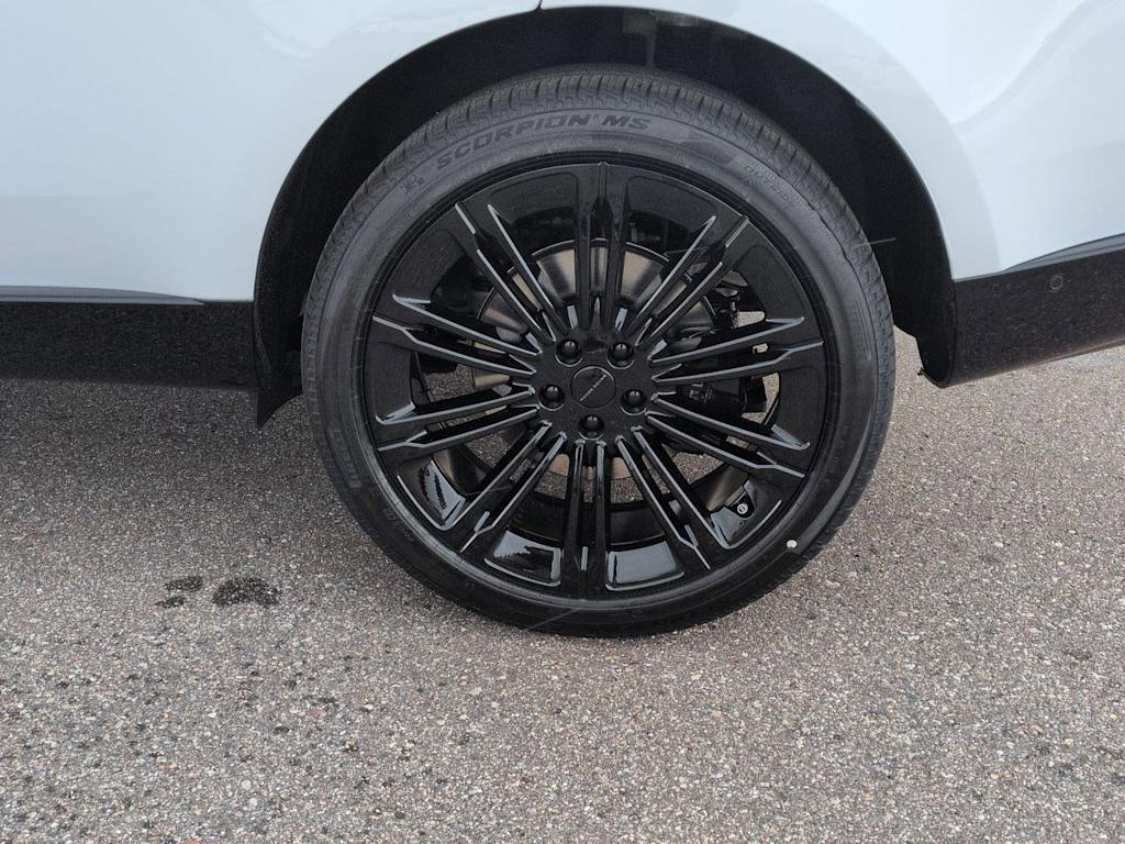 Thumbnail: 2026 Land Rover Range Rover - 8