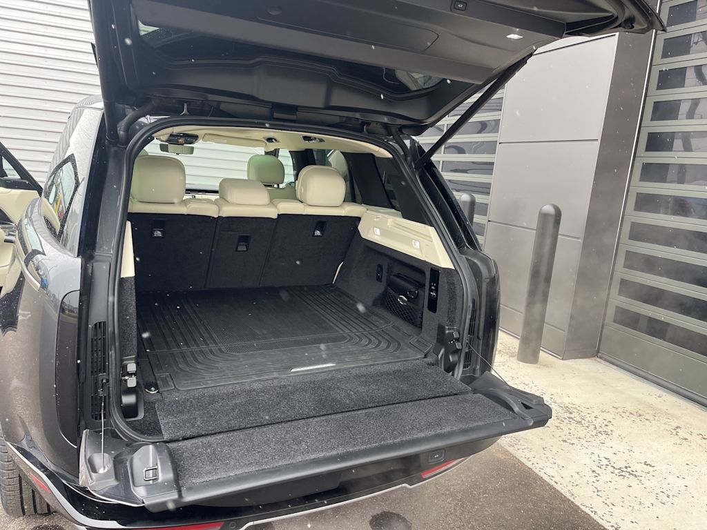 Thumbnail: 2023 Land Rover Range Rover - 24