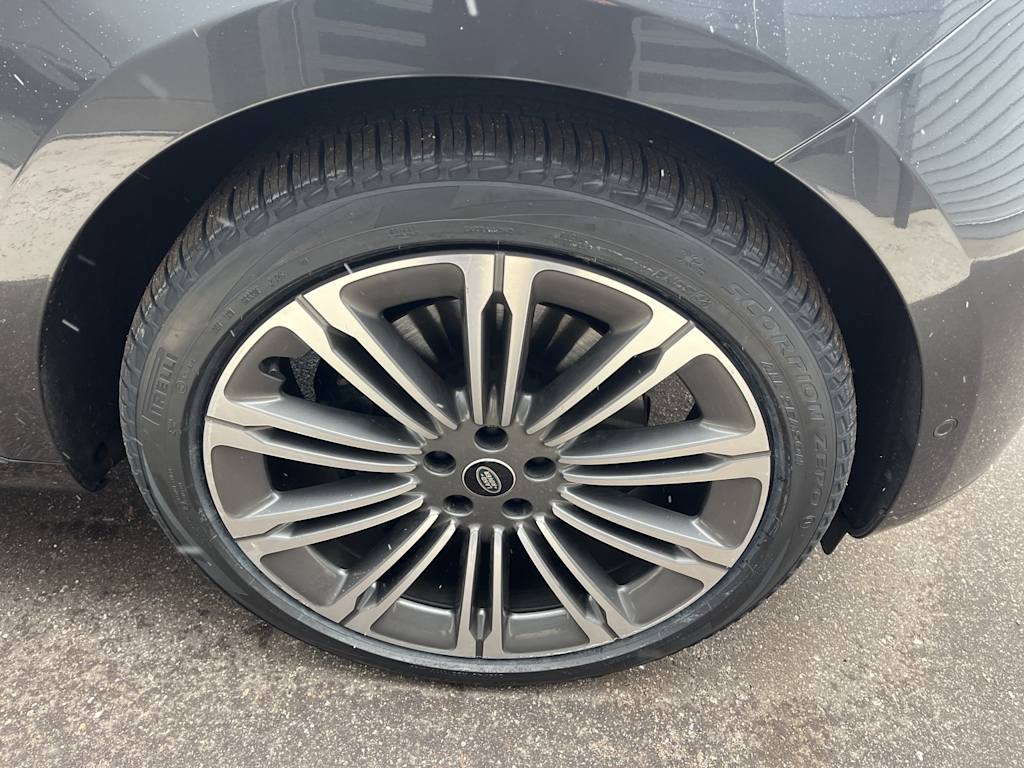 Thumbnail: 2023 Land Rover Range Rover - 17