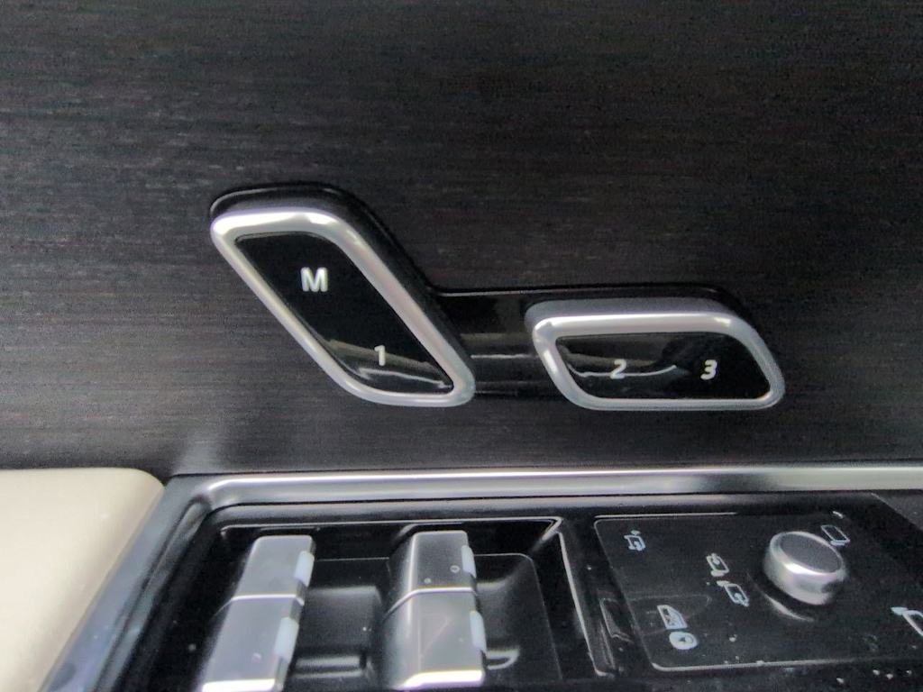 Thumbnail: 2023 Land Rover Range Rover - 25