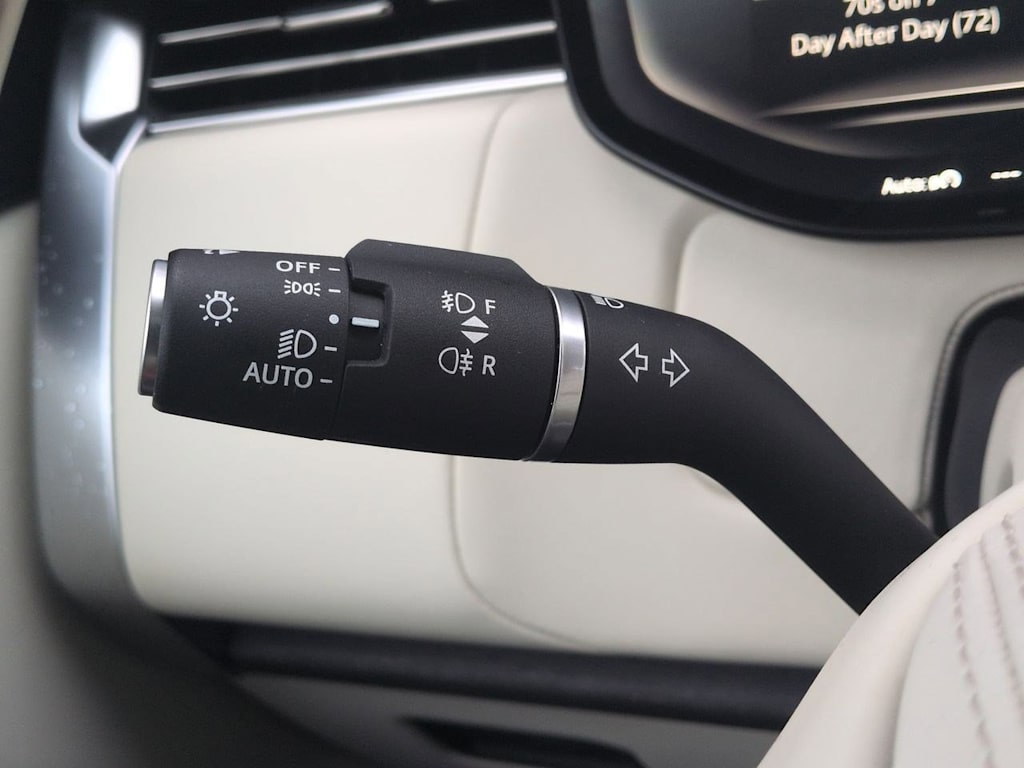 Thumbnail: 2023 Land Rover Range Rover - 33