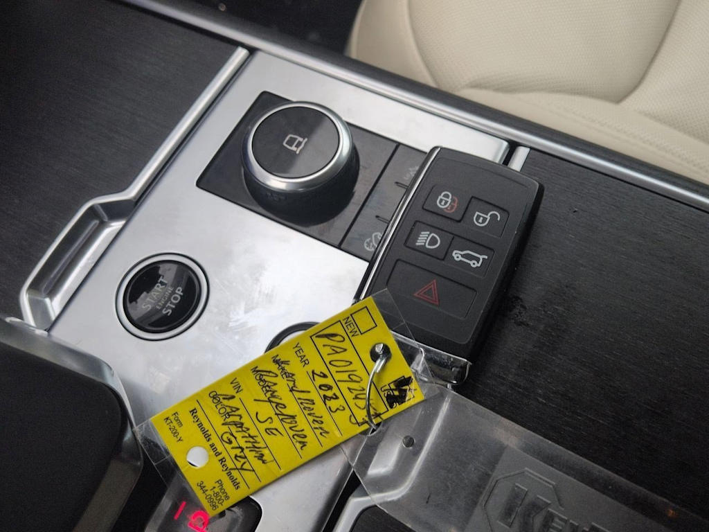 Thumbnail: 2023 Land Rover Range Rover - 18