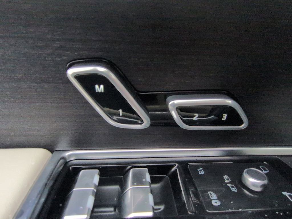 Thumbnail: 2023 Land Rover Range Rover - 25