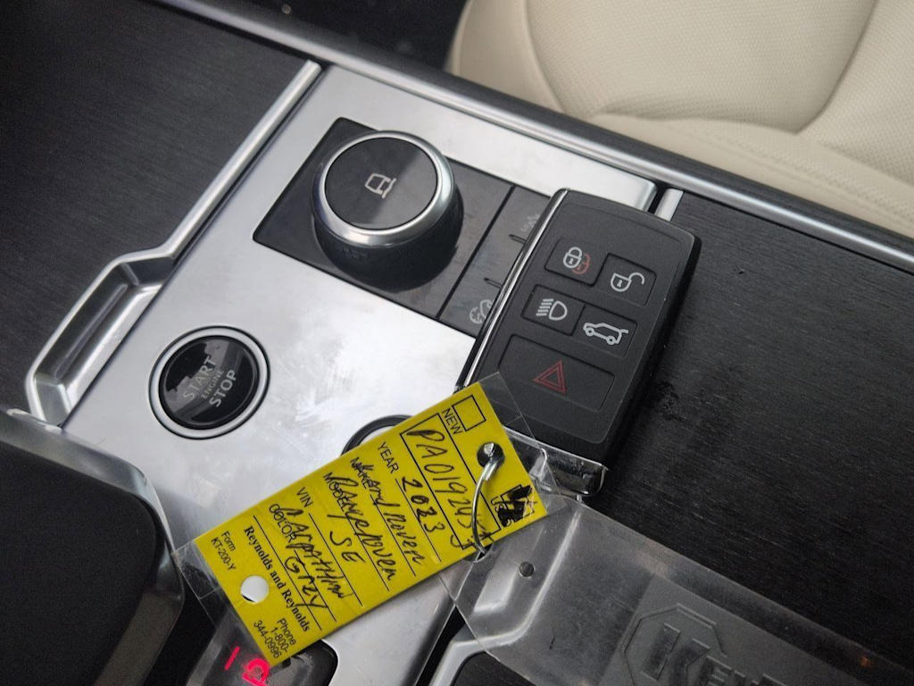 Thumbnail: 2023 Land Rover Range Rover - 18