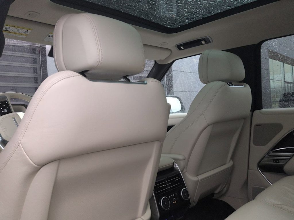 Thumbnail: 2023 Land Rover Range Rover - 12