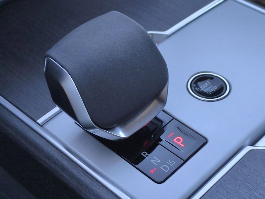 Thumbnail: 2025 Land Rover Range Rover - 36