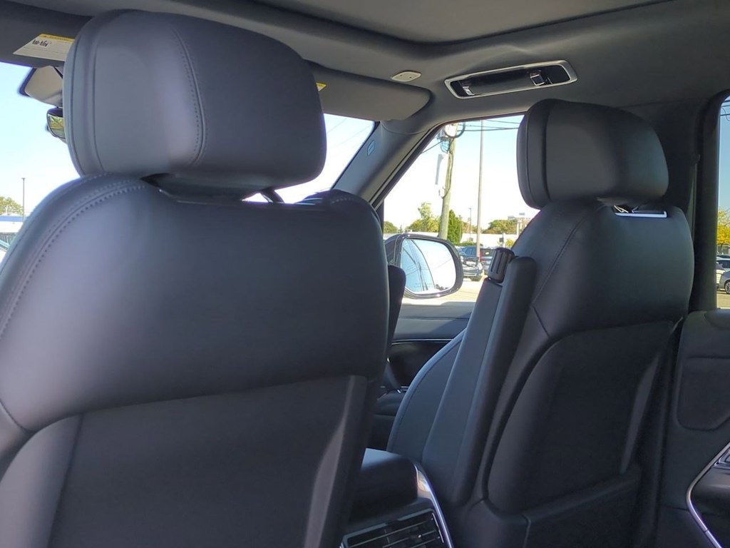 Thumbnail: 2025 Land Rover Range Rover - 12