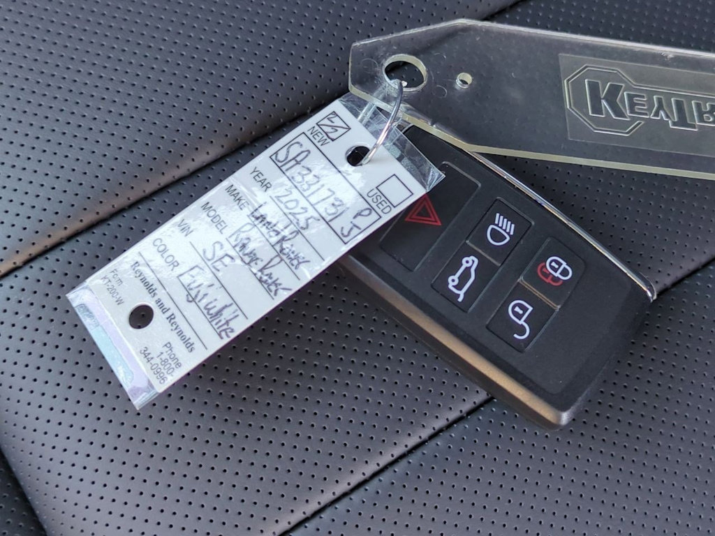 Thumbnail: 2025 Land Rover Range Rover - 17