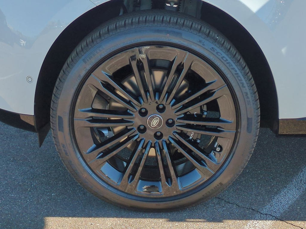 Thumbnail: 2025 Land Rover Range Rover - 8