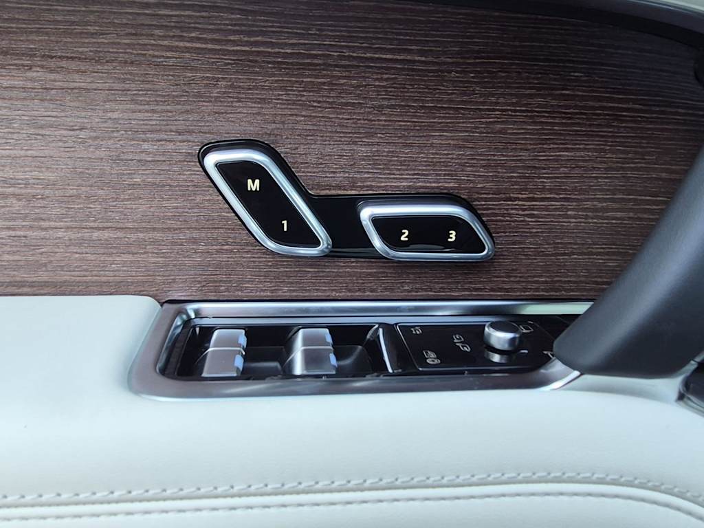 Thumbnail: 2026 Land Rover Range Rover - 24