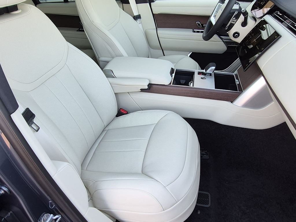Thumbnail: 2026 Land Rover Range Rover - 29