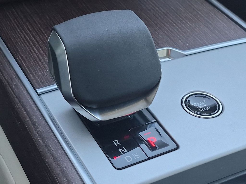 Thumbnail: 2026 Land Rover Range Rover - 36